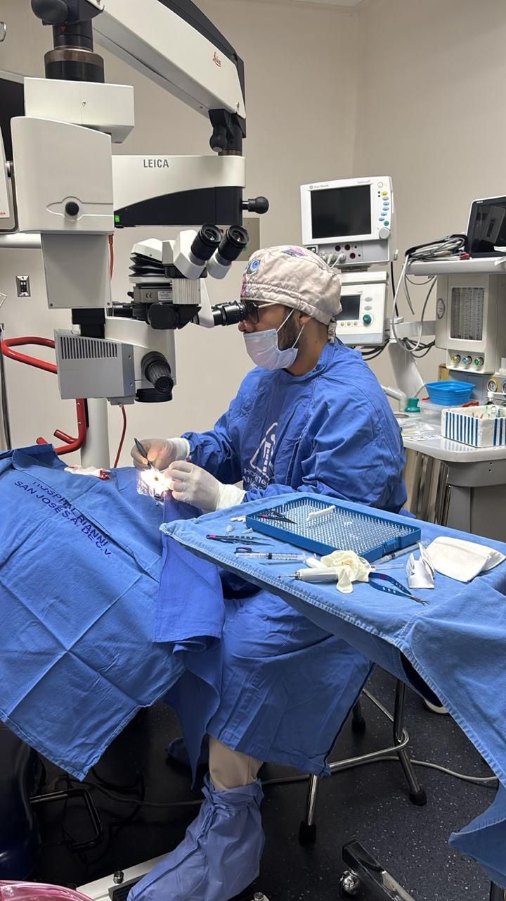 Cirugía de retina y vítreo con microscopio Leica en Oaxaca
