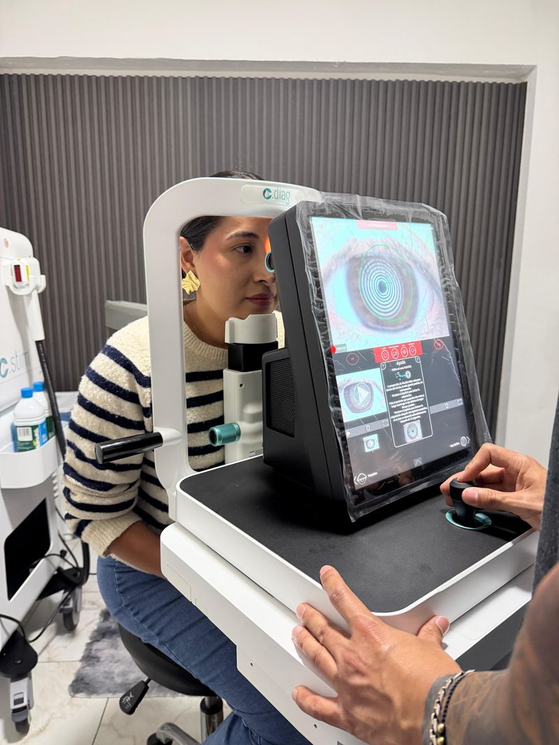 Tratamiento de spa de ojo seco con tecnología avanzada en Centro Oftalmológico Aether, Oaxaca